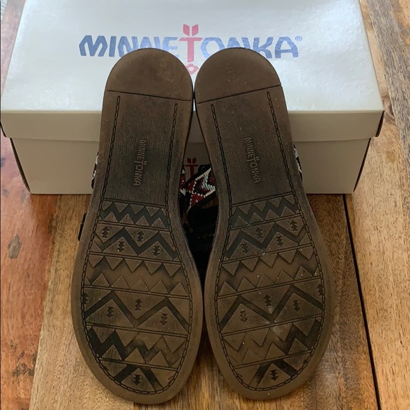 Minnetonka Black Embroidered Barbados Sandal Sz 9 - Picture 2 of 4